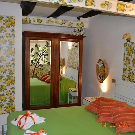 La Regina Di Vertecoeli Apartment Naples