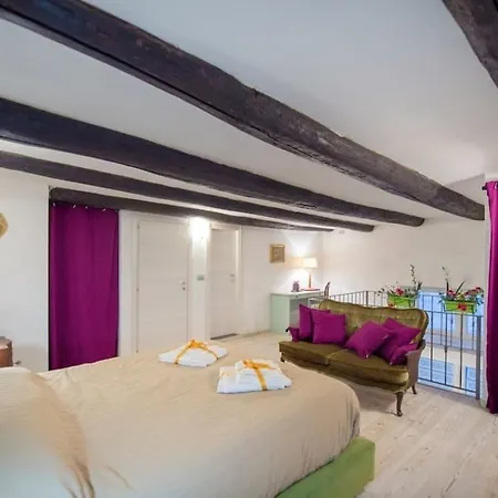 La Regina Di Vertecoeli Naples